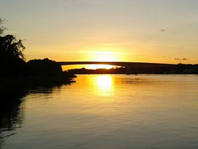 Pôr do sol no Rio Miranda